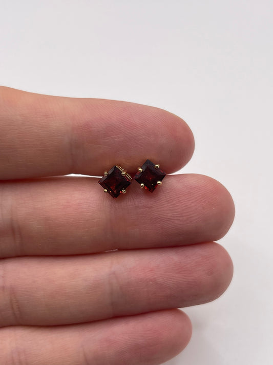 9ct gold garnet earrings