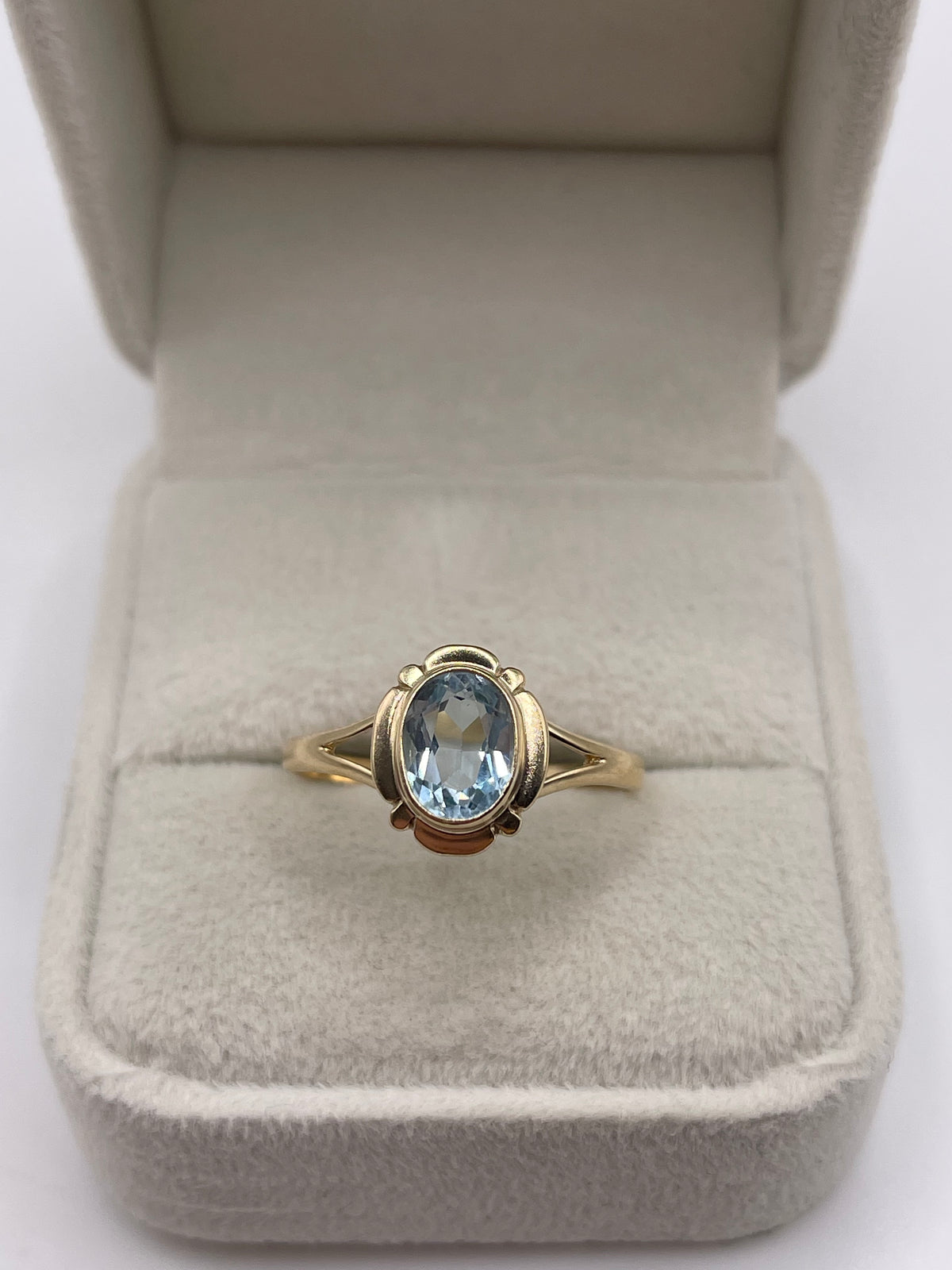 9ct gold aquamarine ring