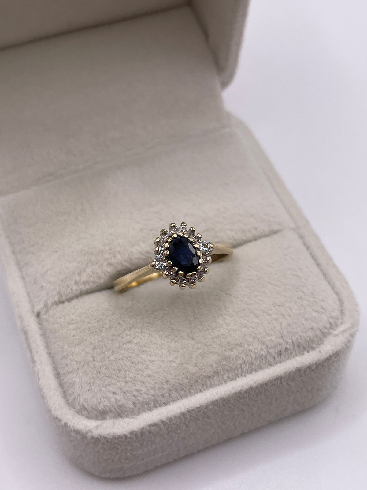 9ct gold sapphire and diamond ring