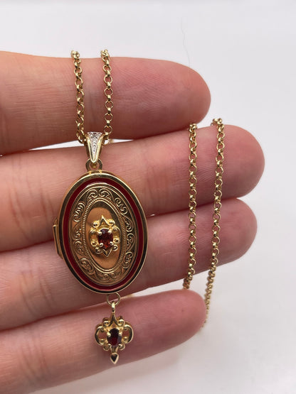 9ct gold garnet locket pendant