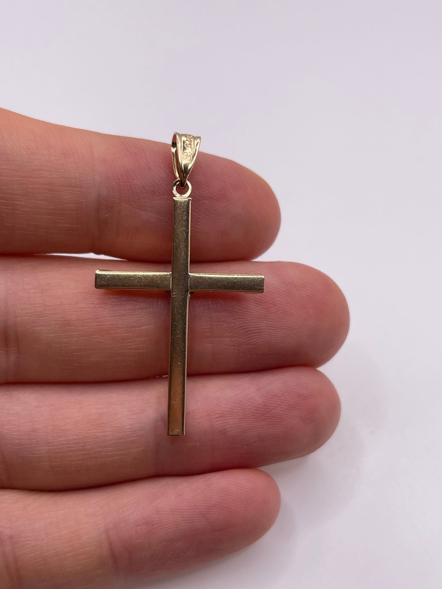 9ct gold cross pendant