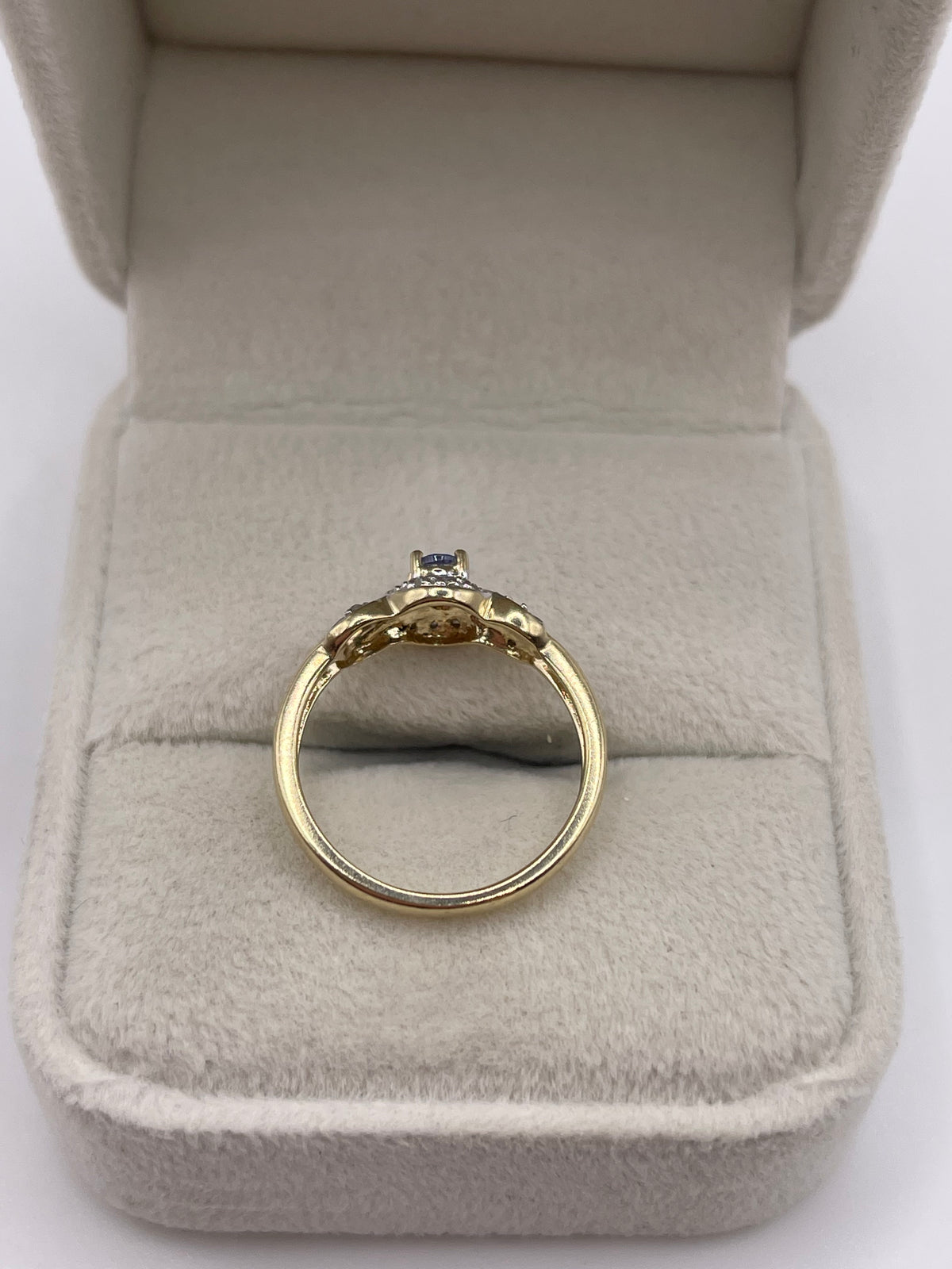 9ct gold tanzanite and diamond ring