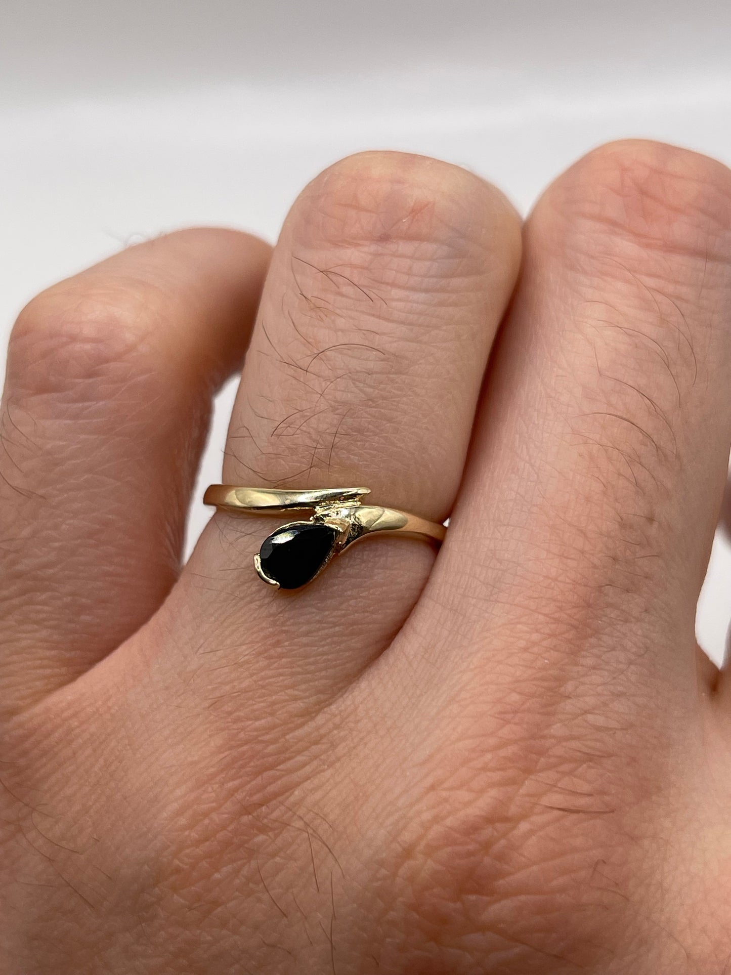 9ct gold sapphire ring