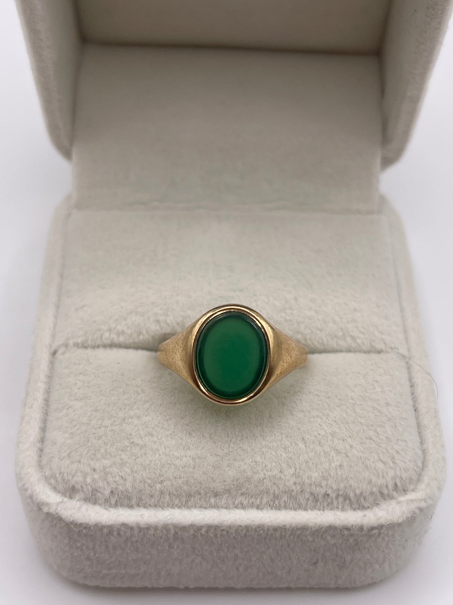 9ct gold chalcedony ring