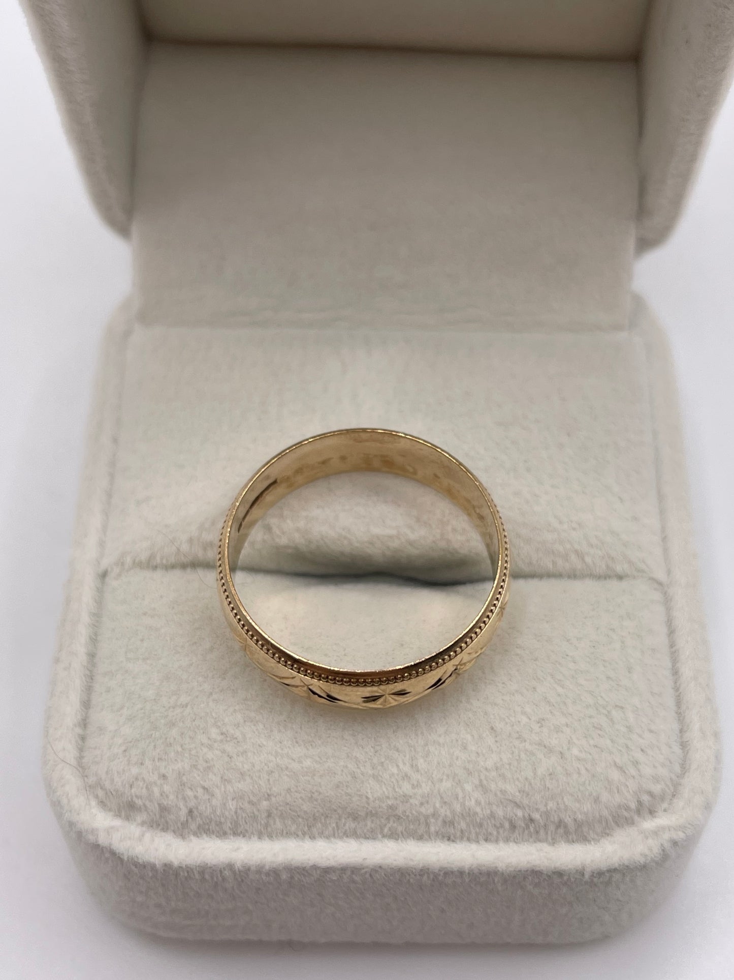 9ct gold patterned band