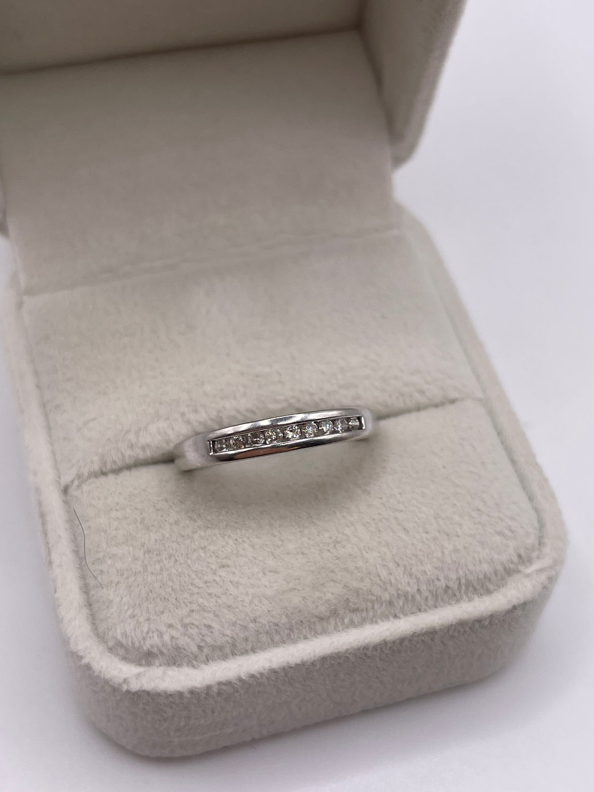 9ct white gold diamond ring