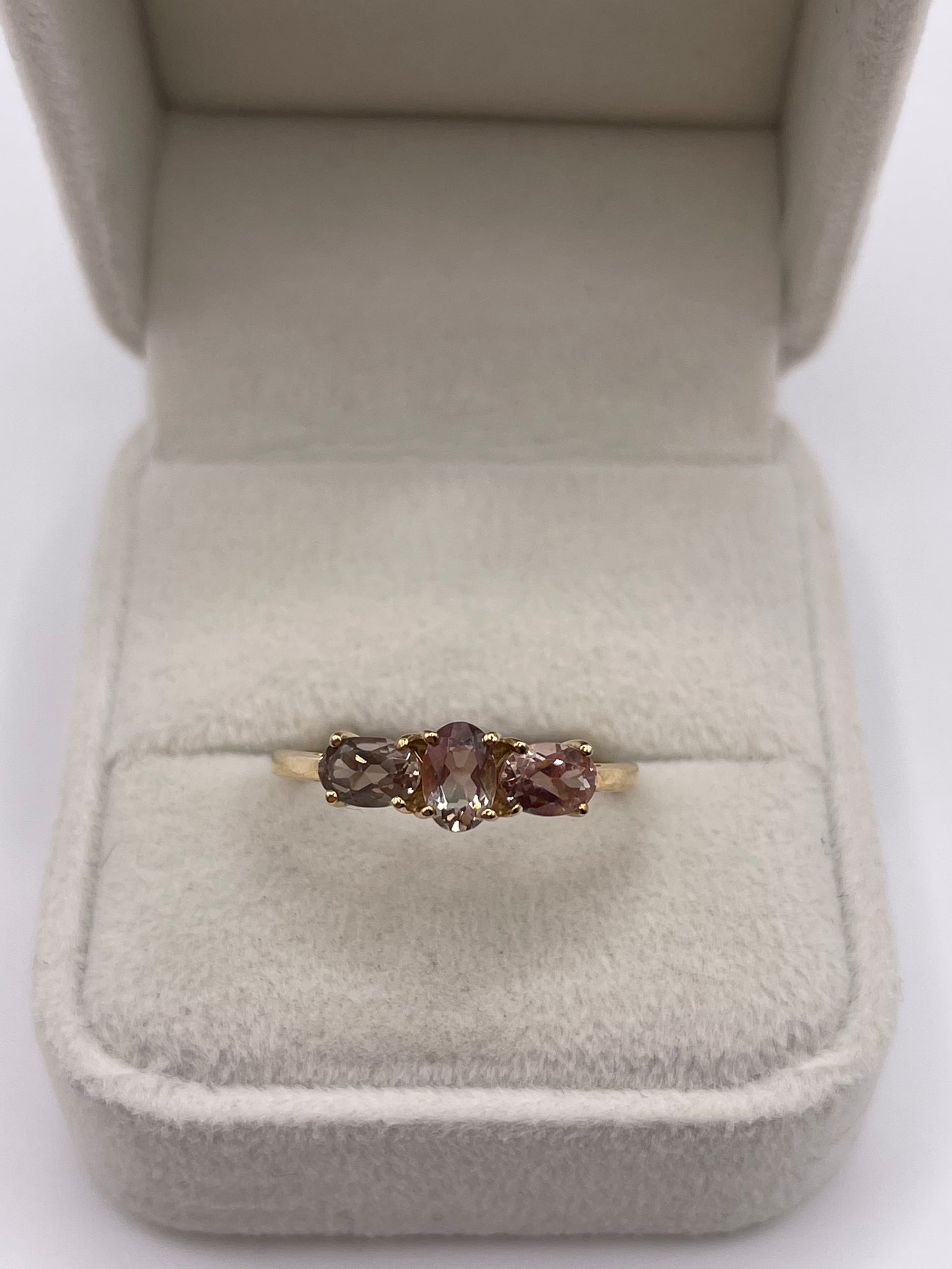 9ct gold quartz ring