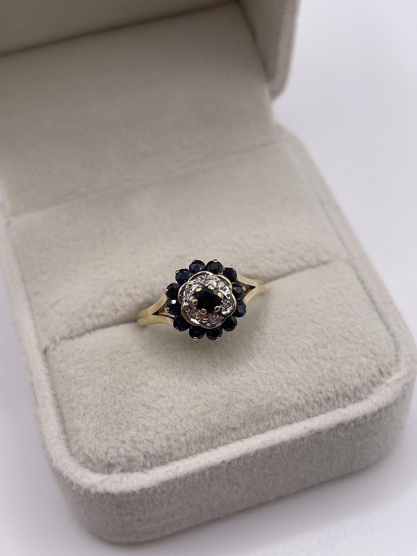 9ct gold sapphire and diamond ring