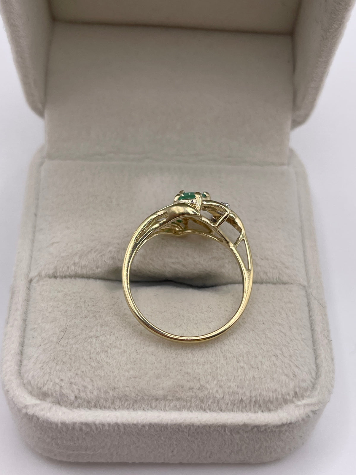 9ct gold emerald and diamond ring