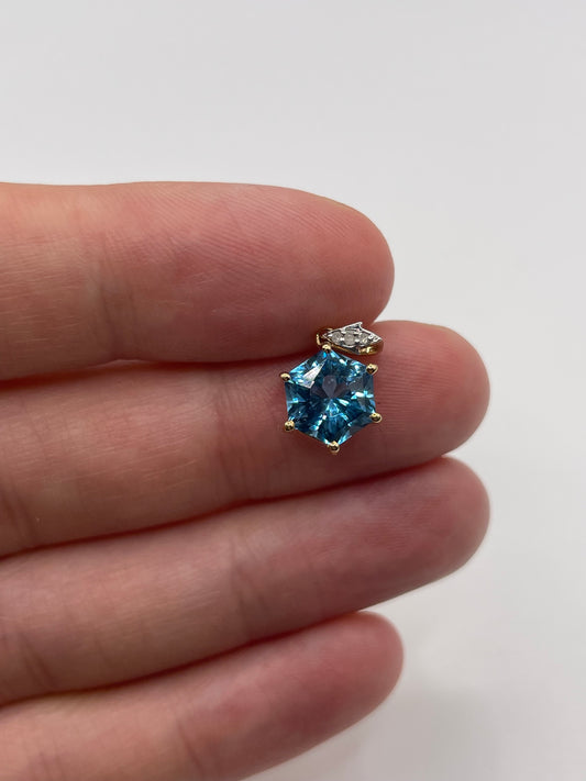 9ct gold topaz and diamond pendant