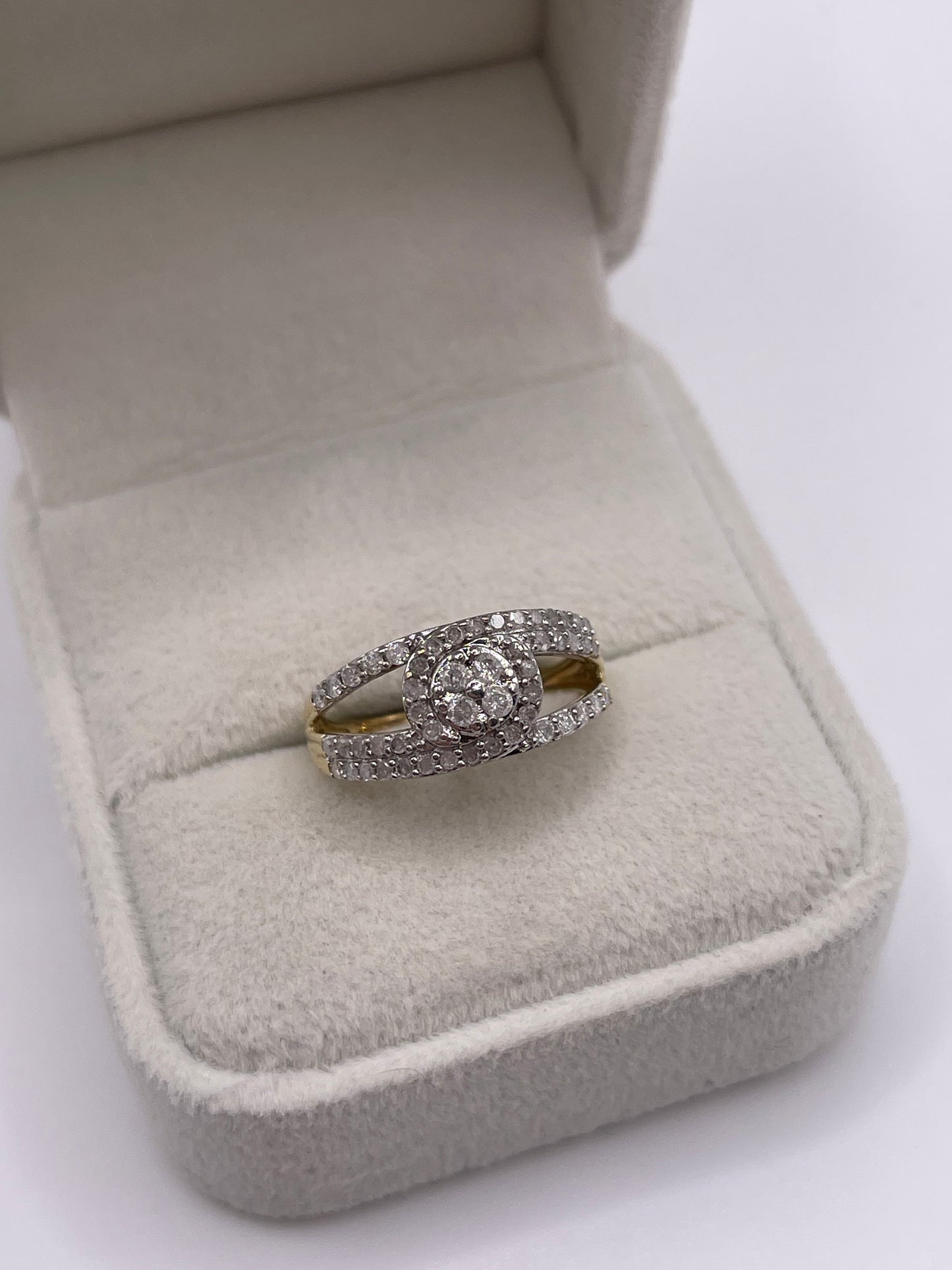 9ct gold diamond cluster ring