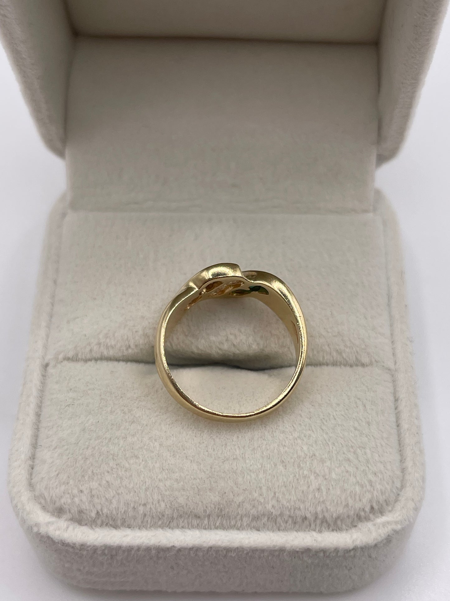9ct gold green agate and cz ring