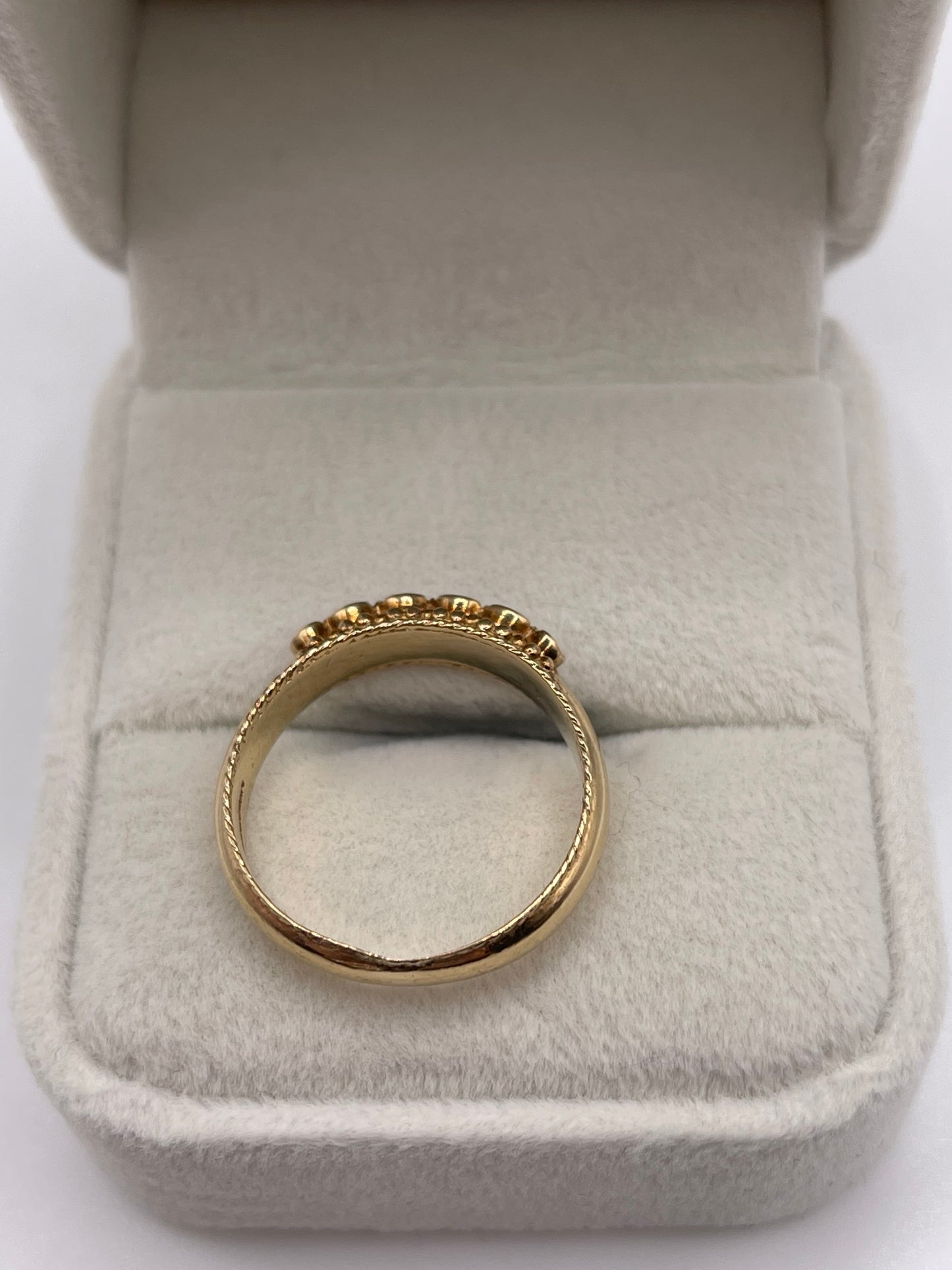 9ct gold sapphire ring
