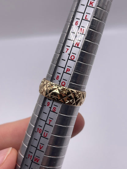9ct gold patterned band