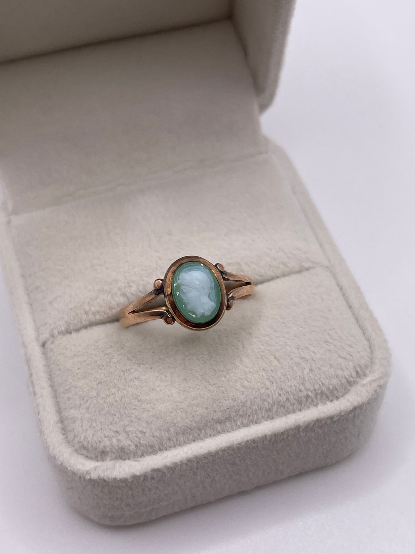 Antique 9ct rose gold cameo ring