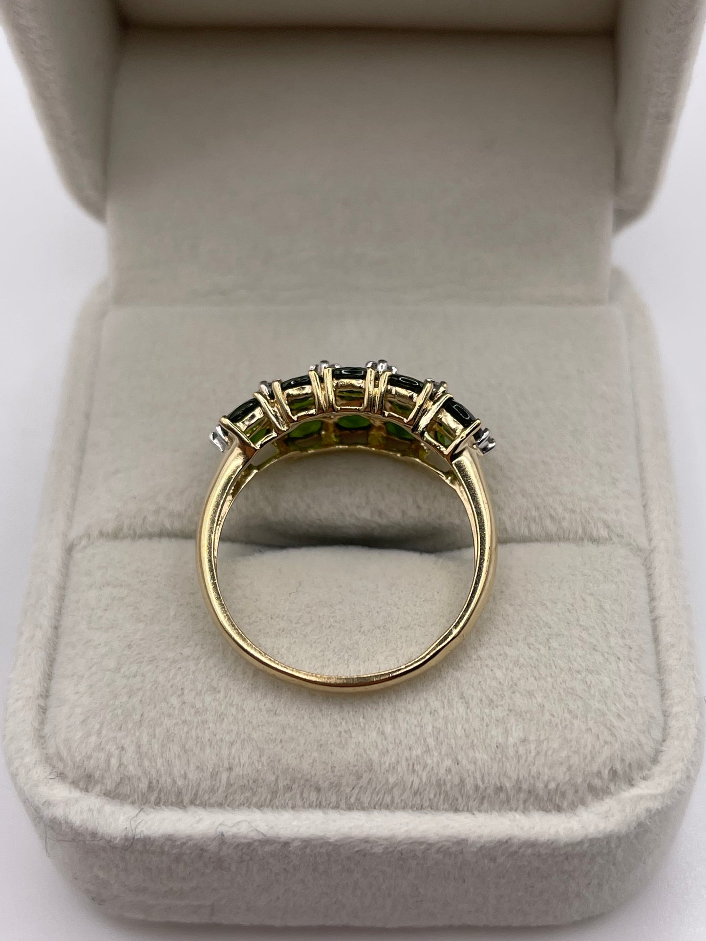 9ct gold diopside and diamond ring