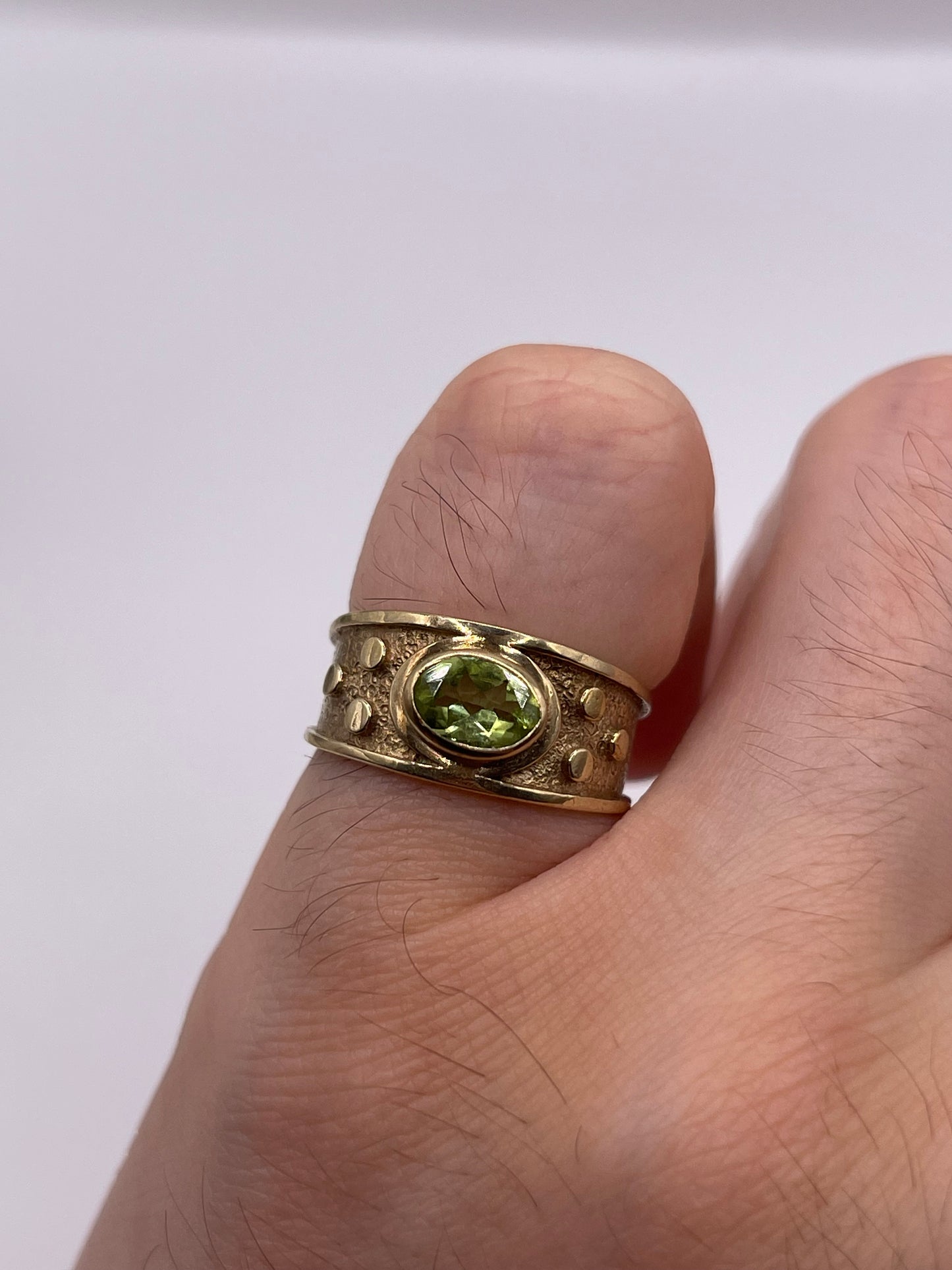 9ct gold peridot ring
