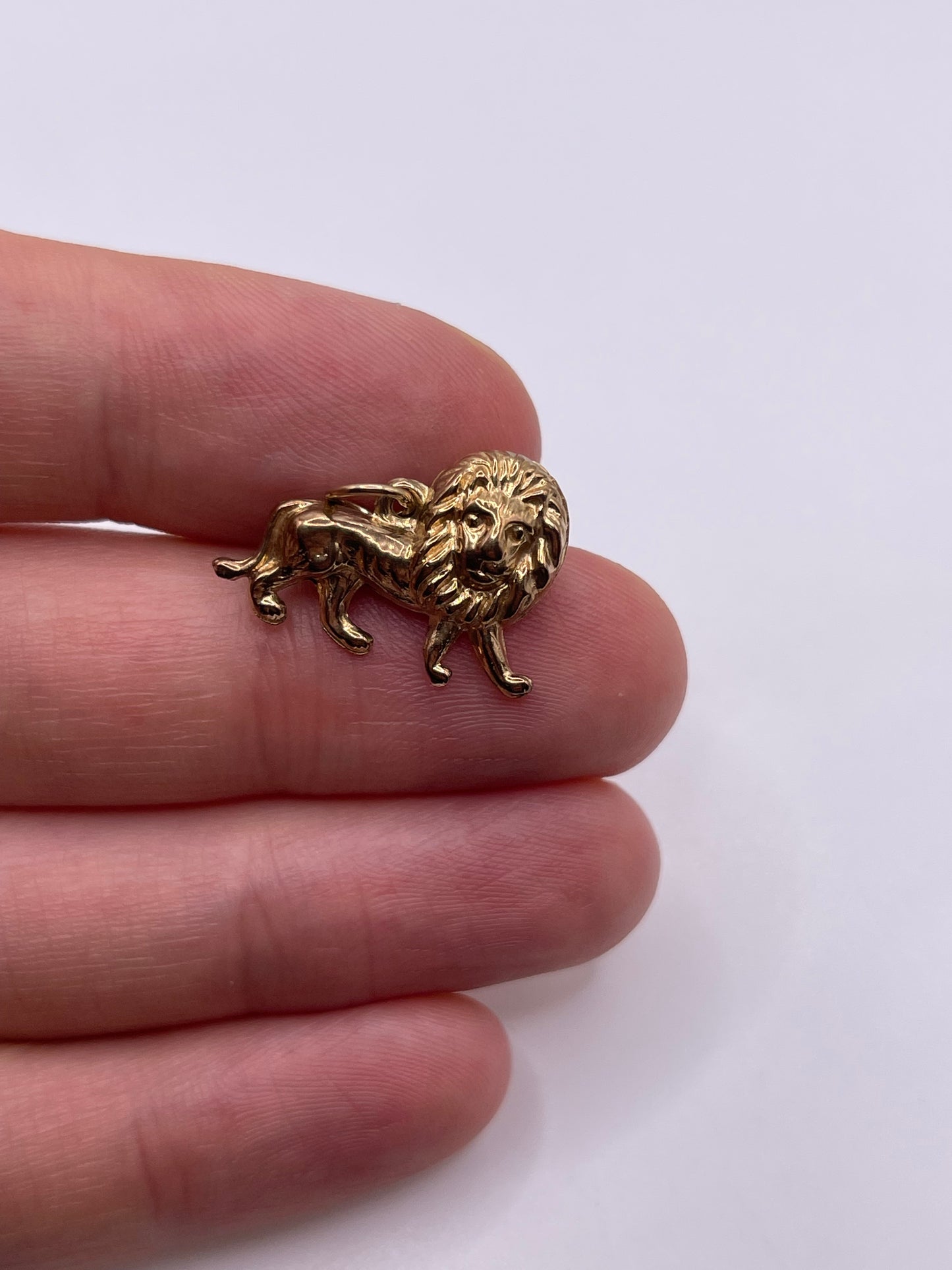 9ct gold lion charm