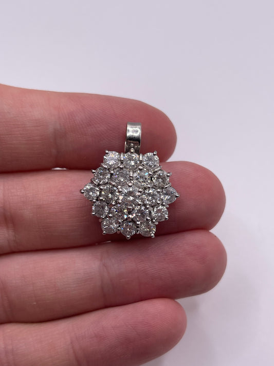 18ct white gold 3.85ct diamond cluster pendant