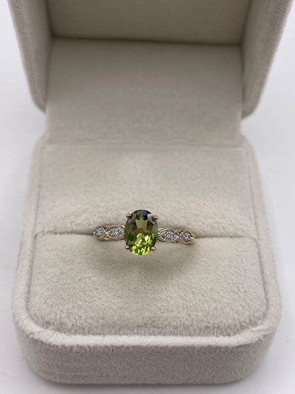 9ct gold peridot and diamond ring