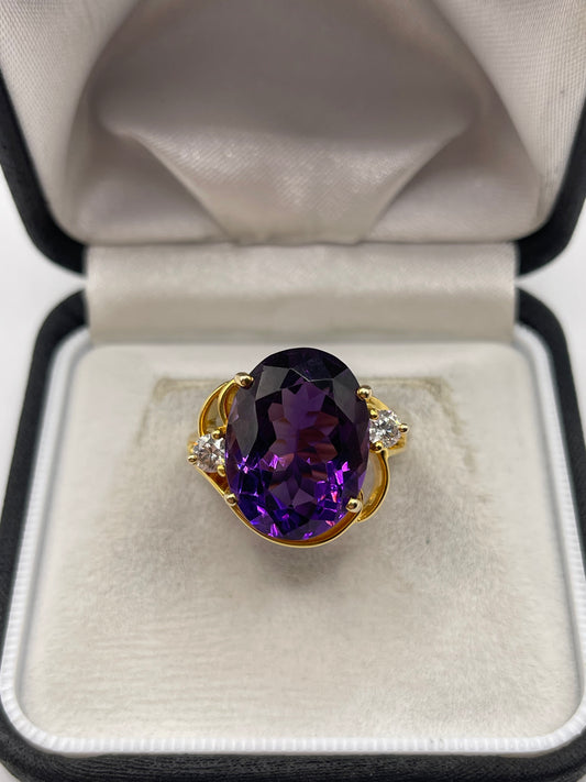 18ct gold amethyst and diamond ring