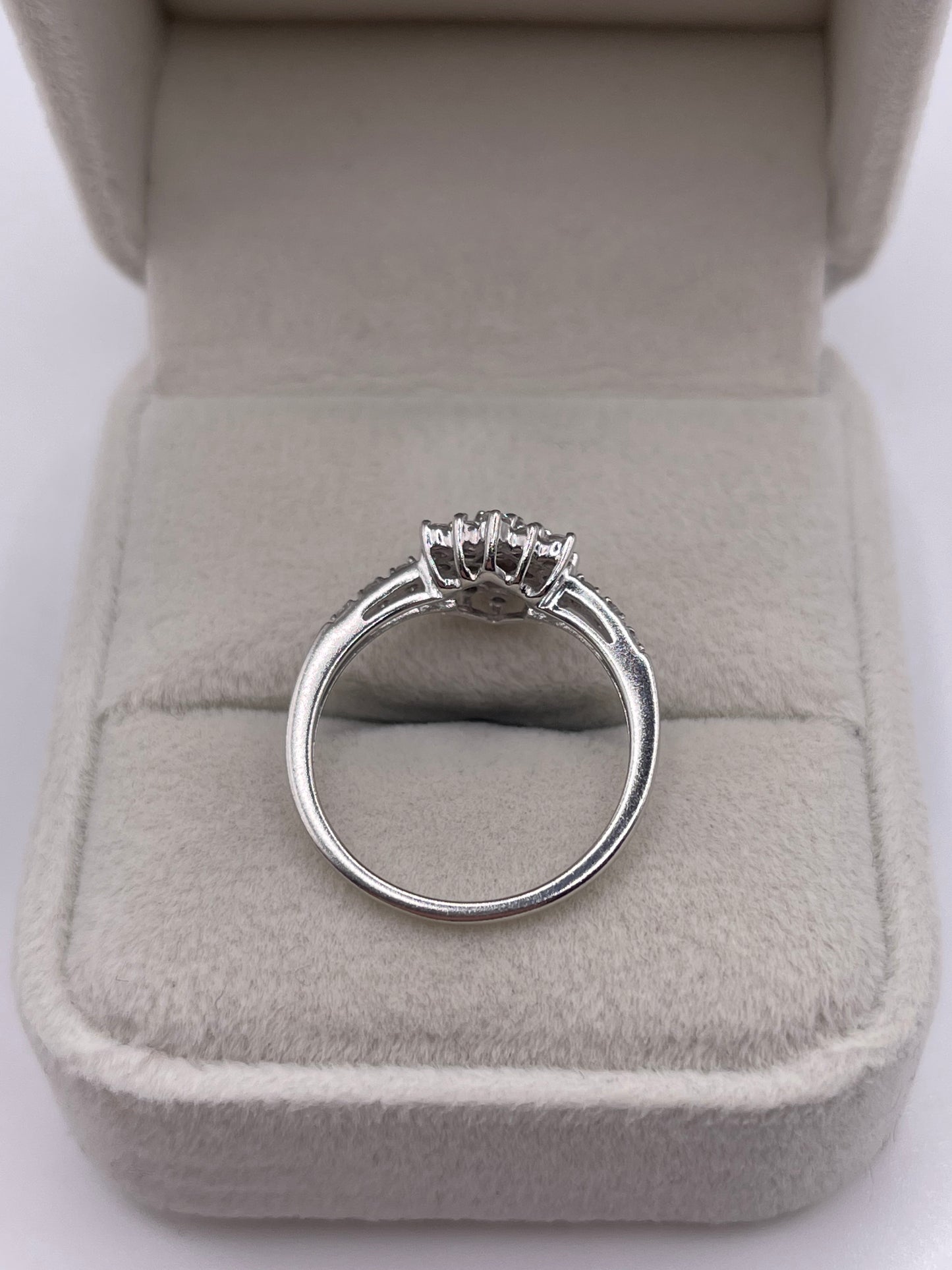 9ct white gold diamond cluster ring