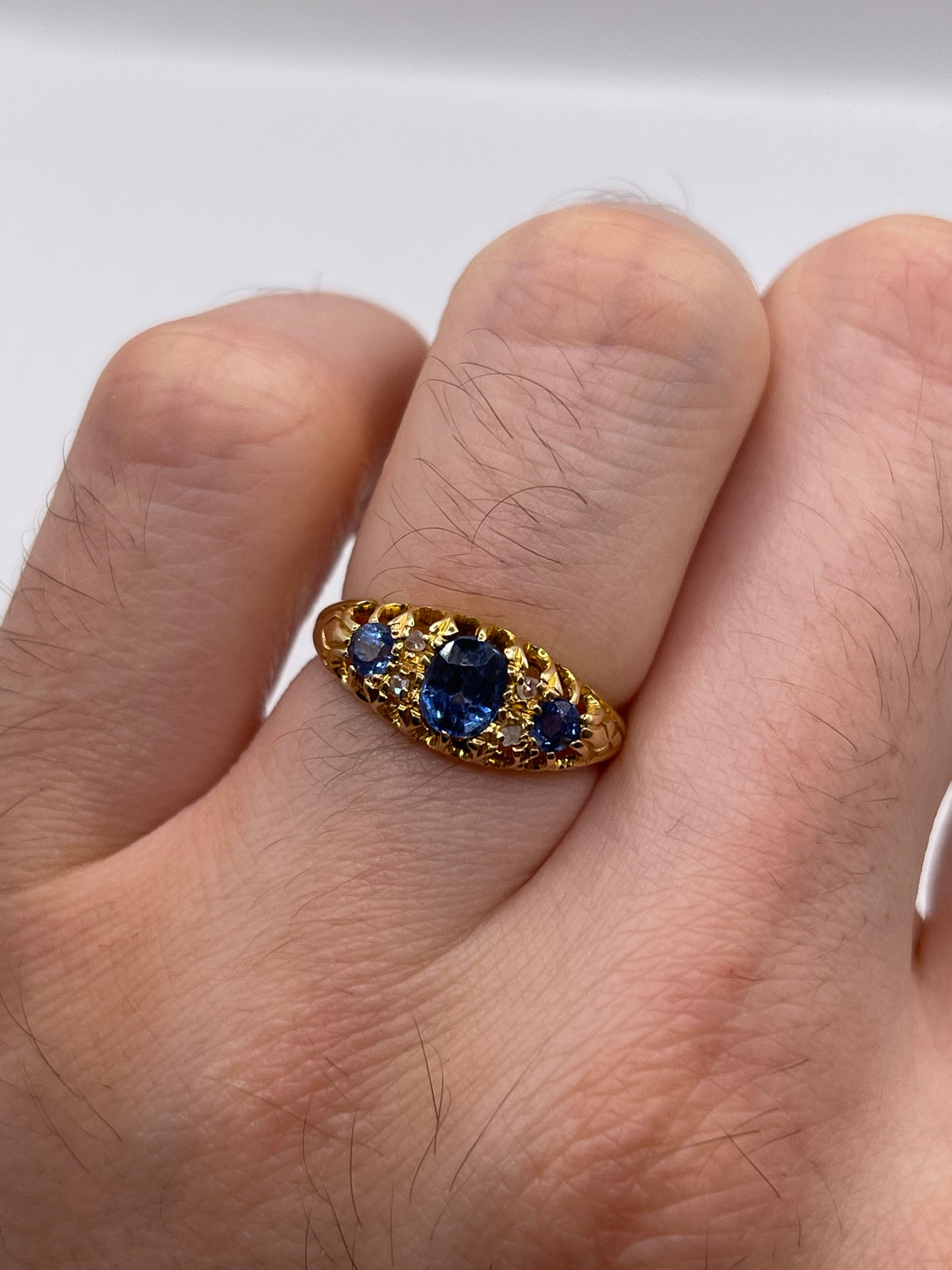 Antique 18ct gold sapphire and diamond ring