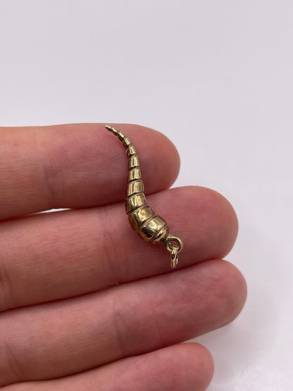 9ct gold horn of plenty pendant