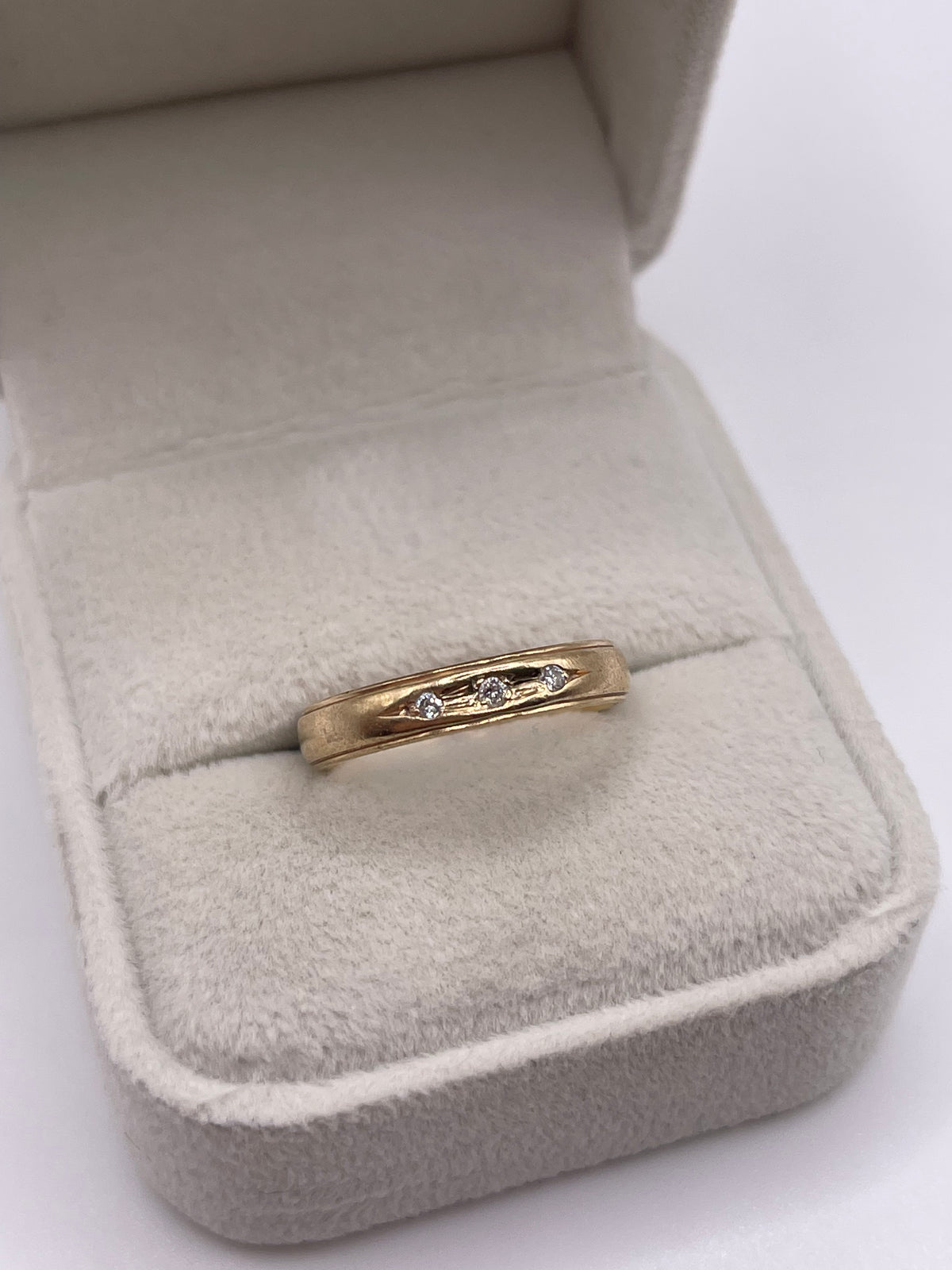 9ct gold diamond ring