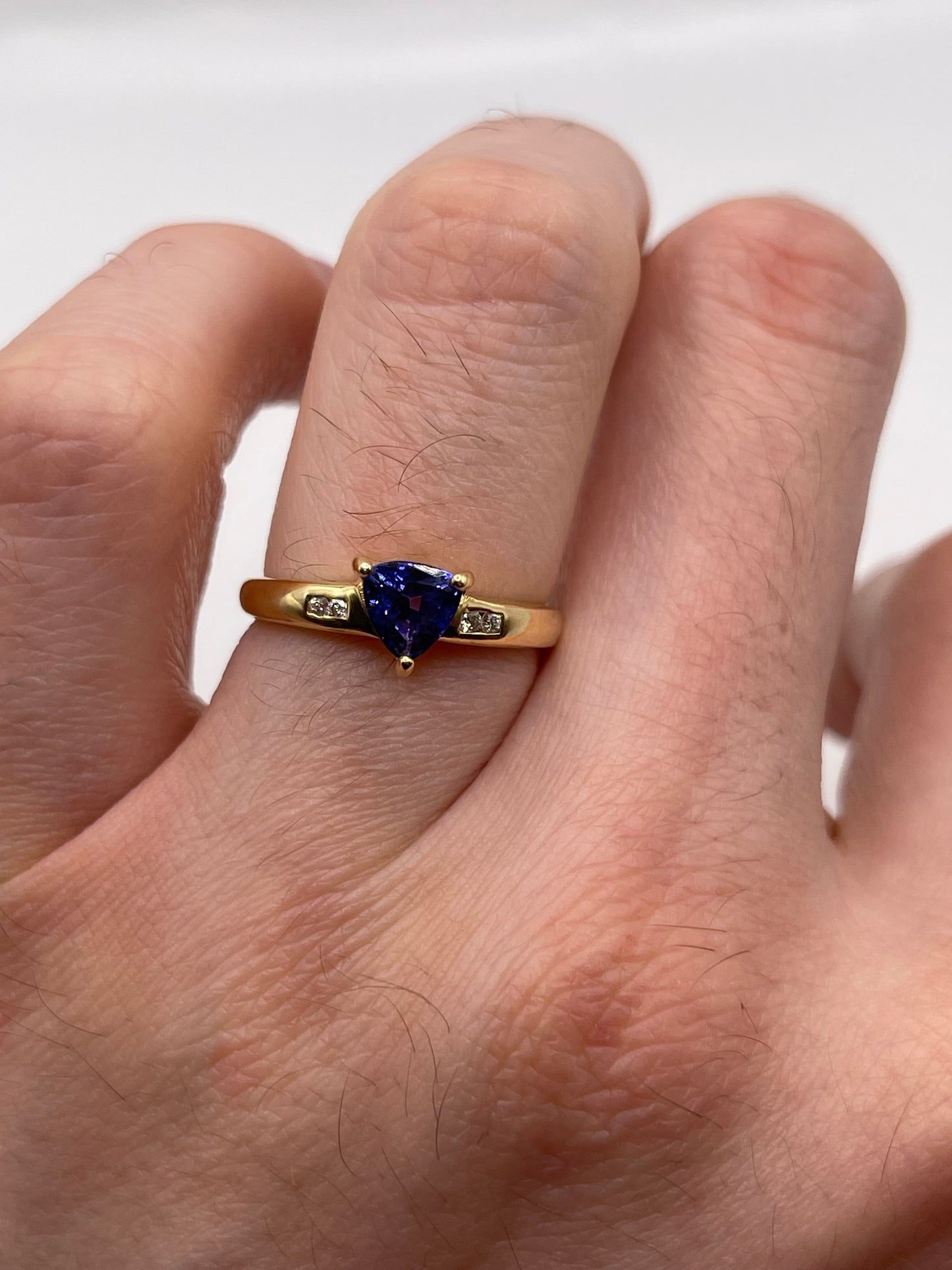 18ct gold tanzanite and diamond ring