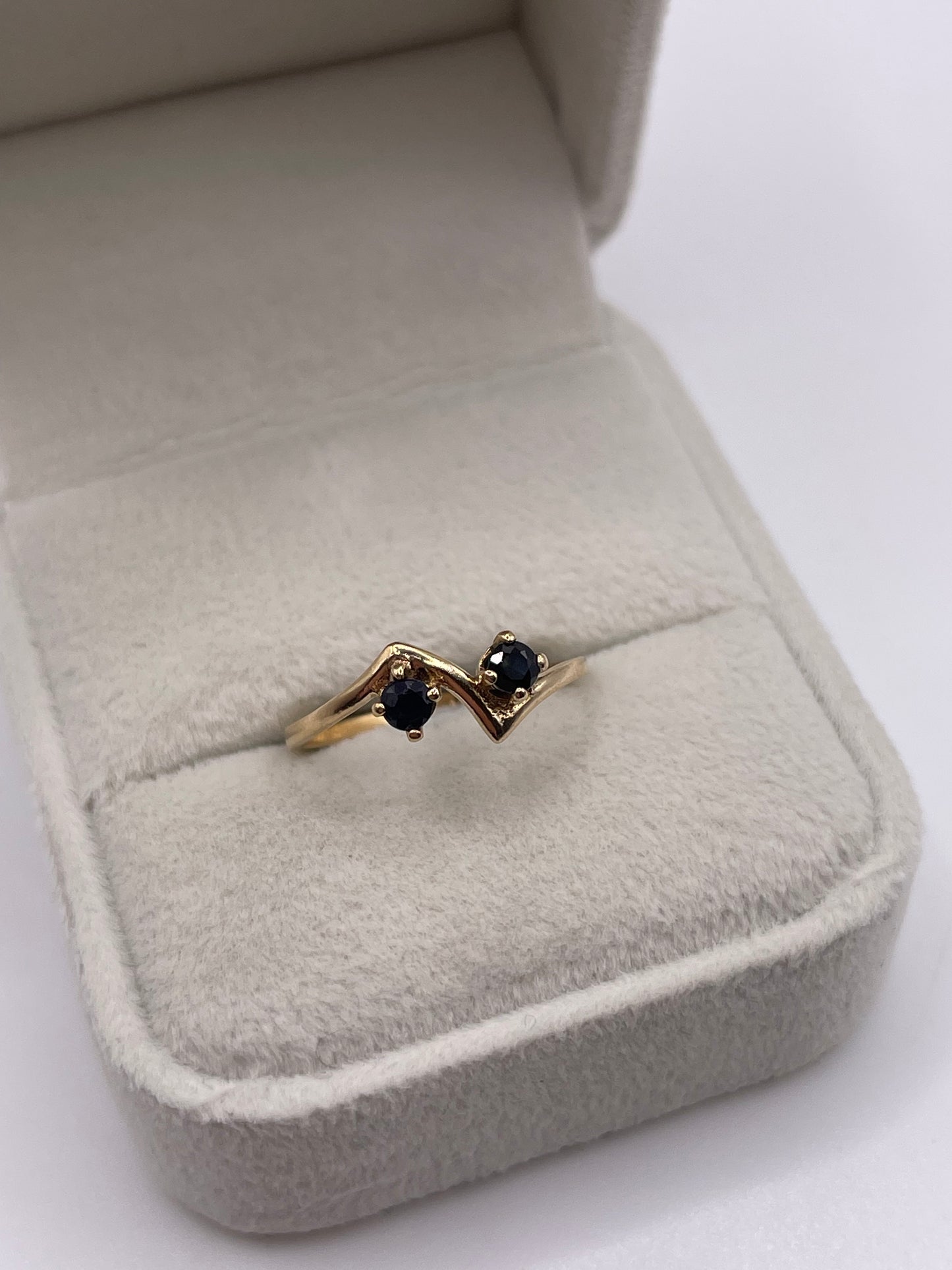 9ct gold sapphire ring