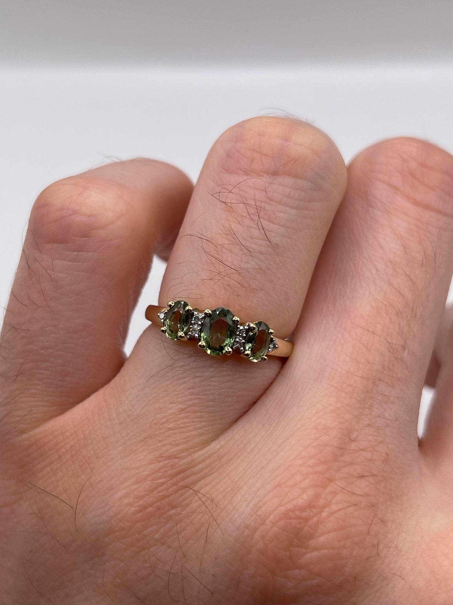 9ct gold green sapphire and diamond ring