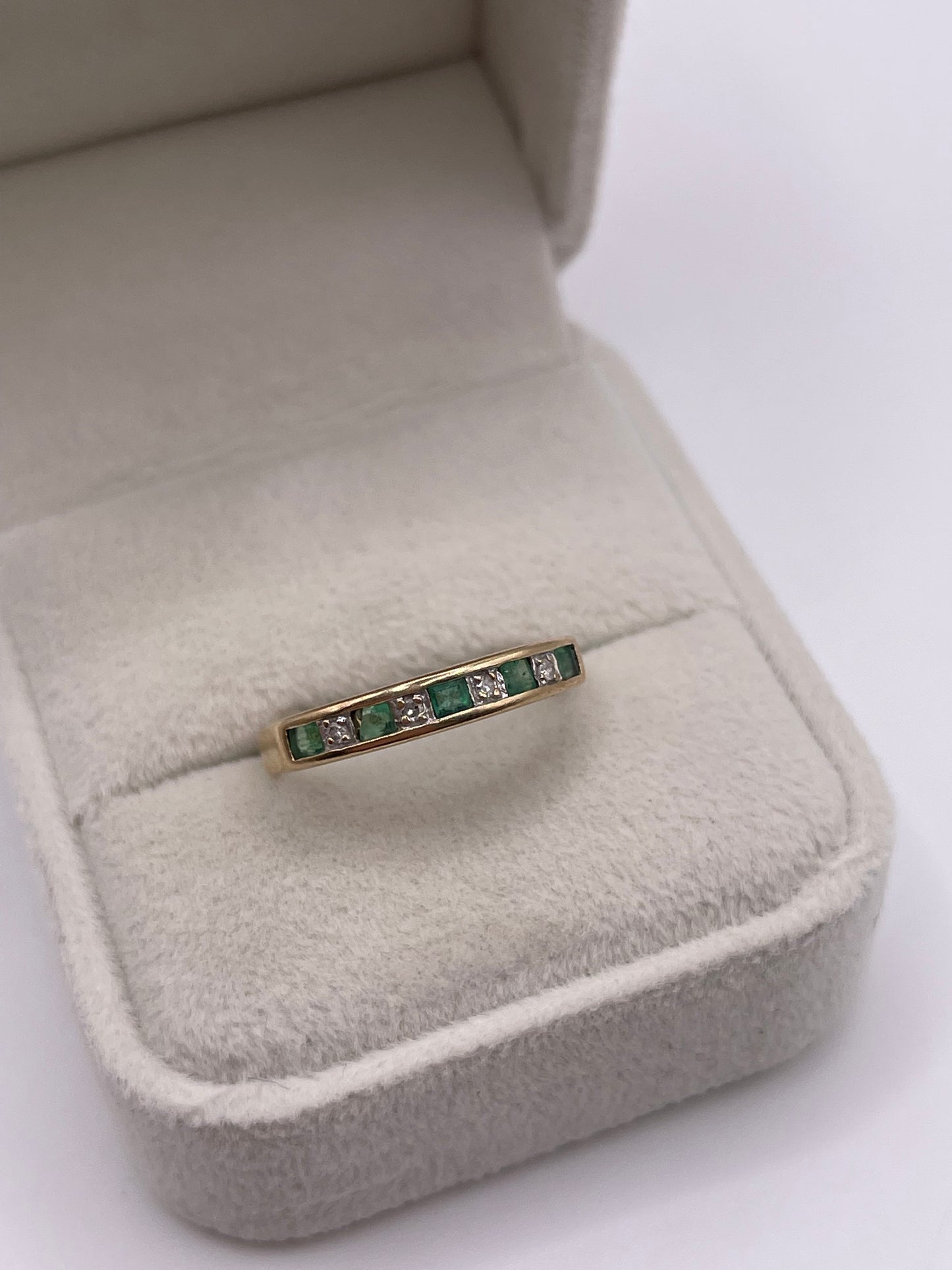 9ct gold emerald and diamond ring