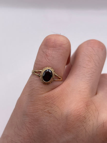 9ct gold garnet ring
