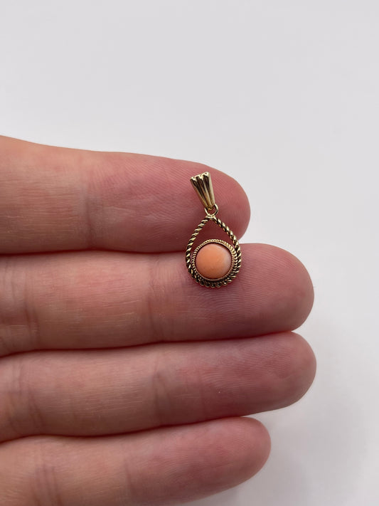 9ct gold coral pendant