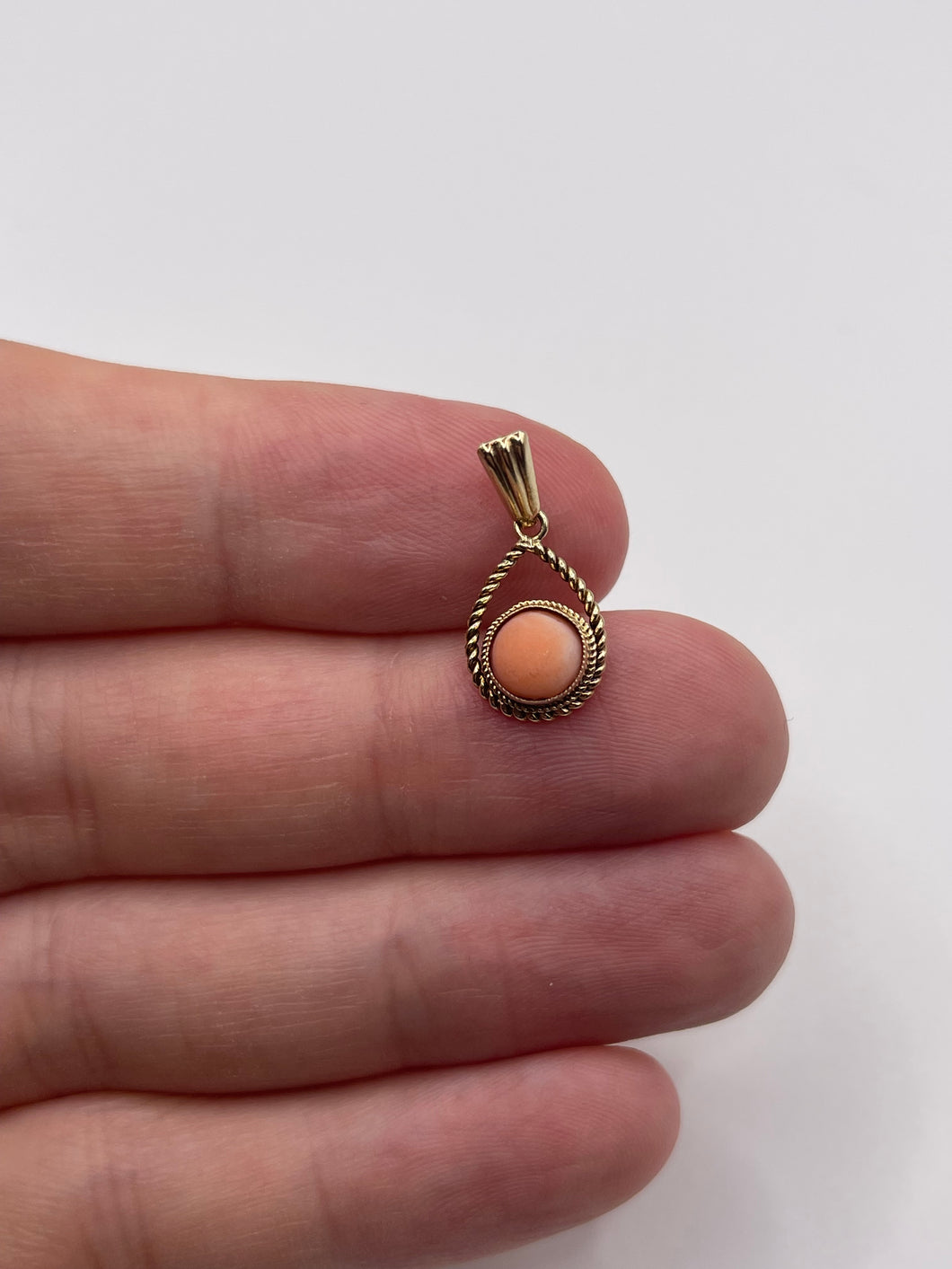 9ct gold coral pendant