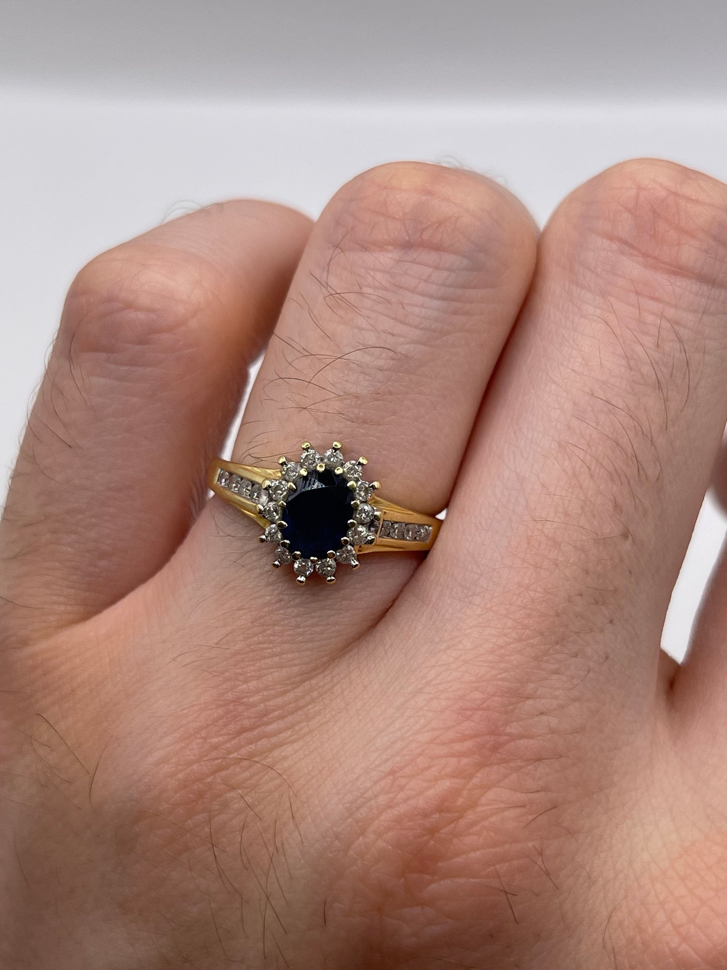 18ct gold sapphire and diamond ring