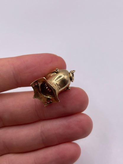 9ct gold armour charm