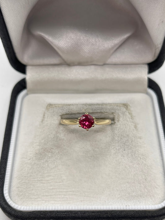 9ct gold topaz ring