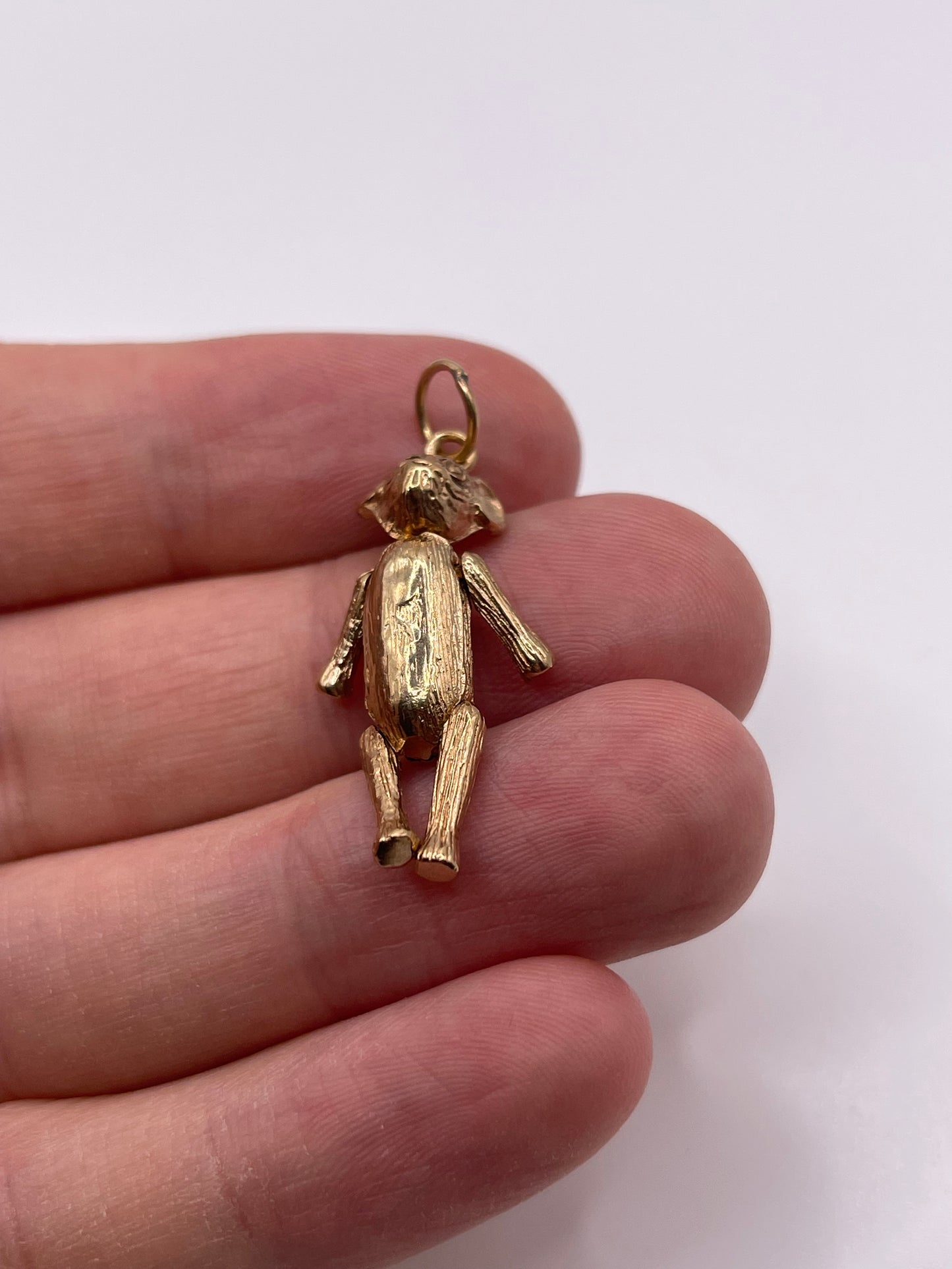 9ct gold articulated bear pendant