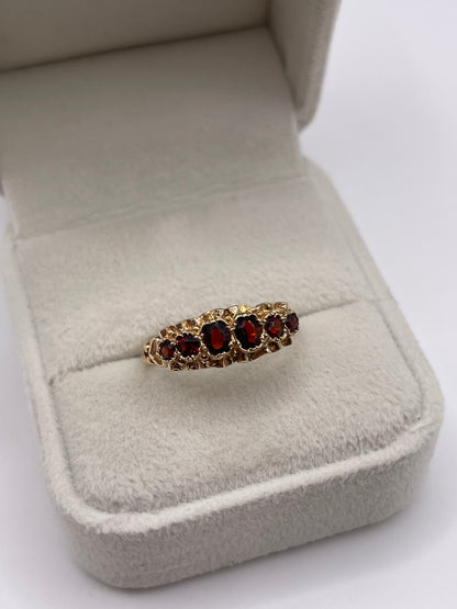 9ct gold garnet ring