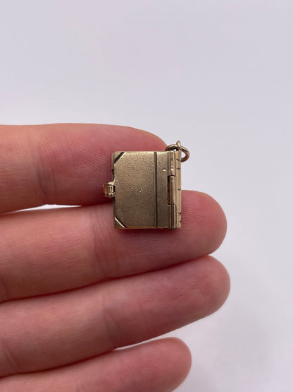 9ct gold prayer book charm