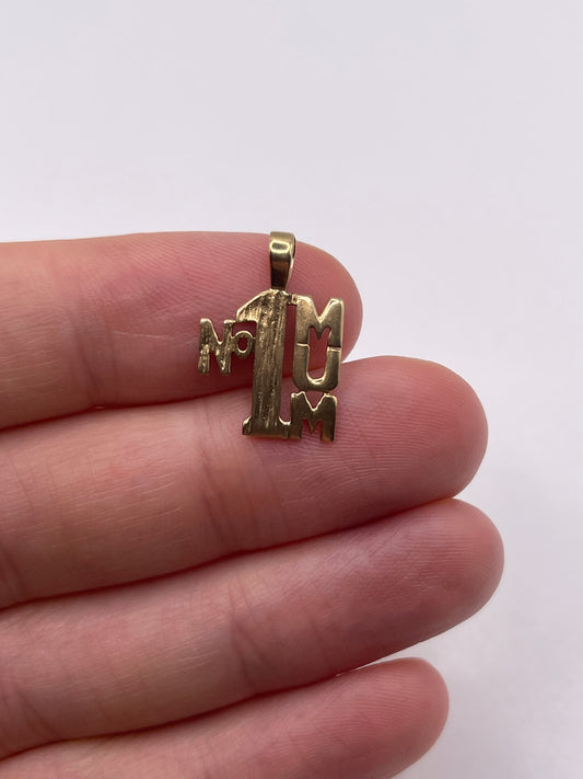 9ct gold mum pendant