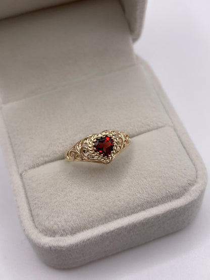 9ct gold garnet heart ring