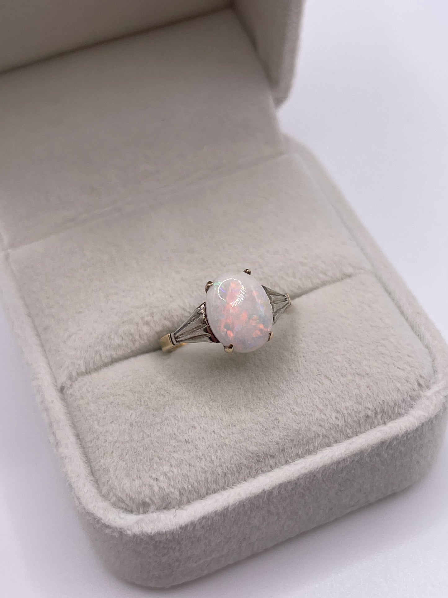 9ct gold opal ring