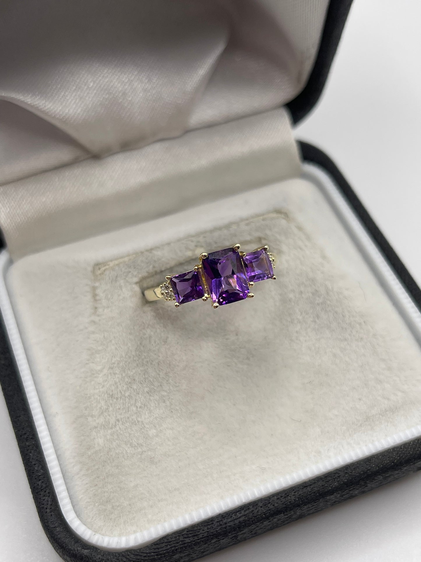 9ct gold amethyst and diamond ring