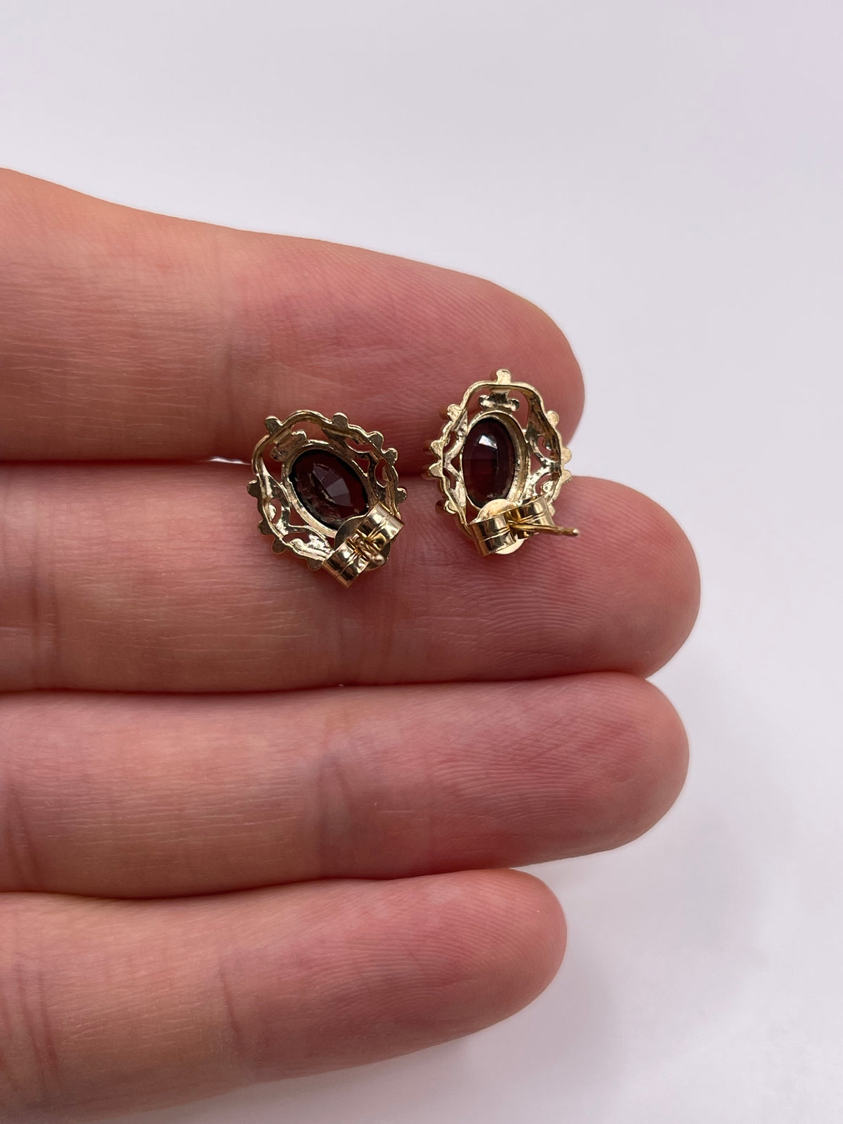 9ct gold garnet earrings