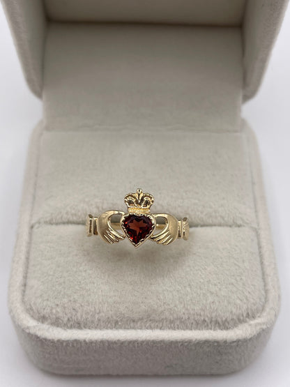 9ct gold amethyst claddagh ring