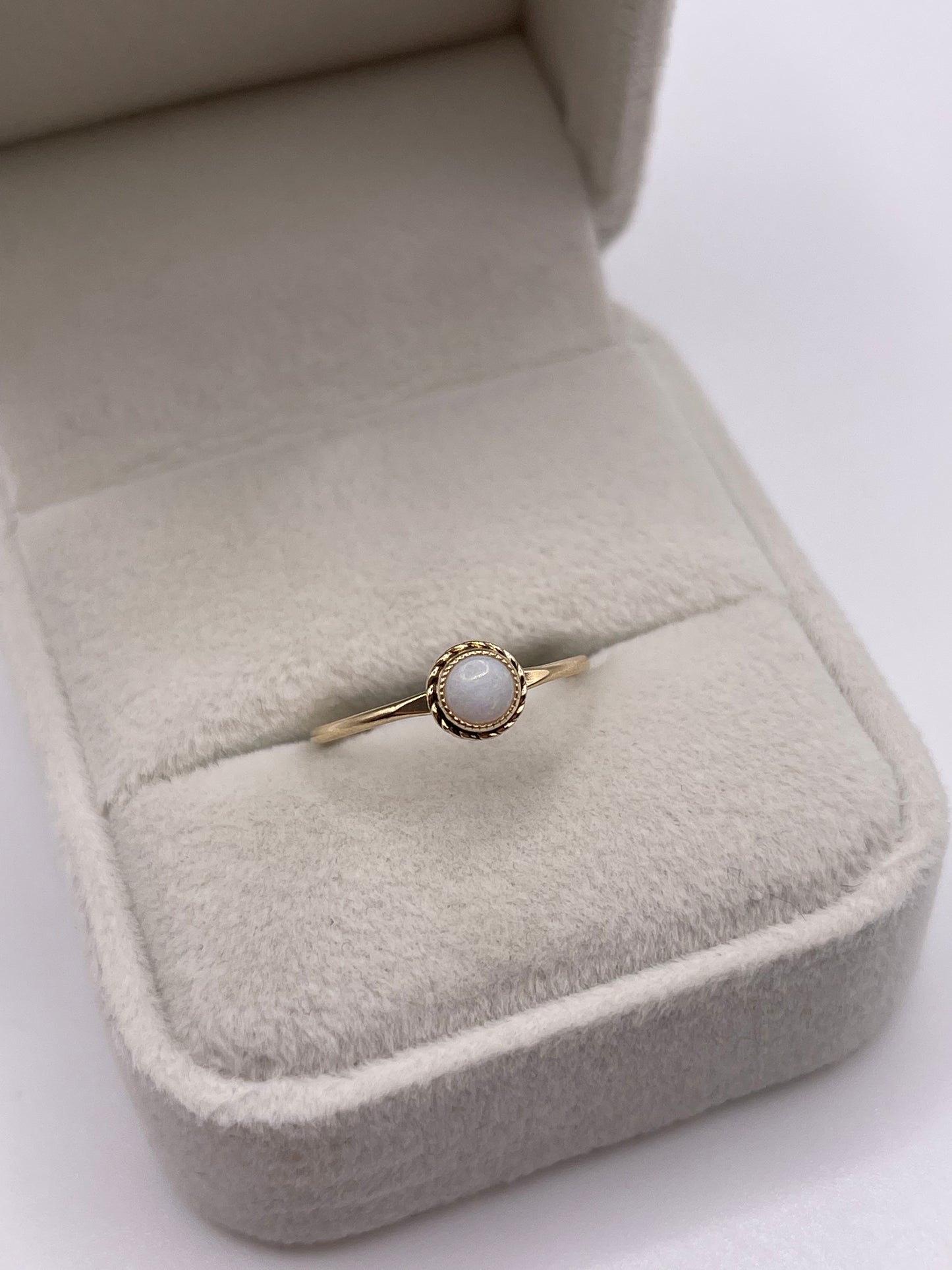 9ct gold opal ring