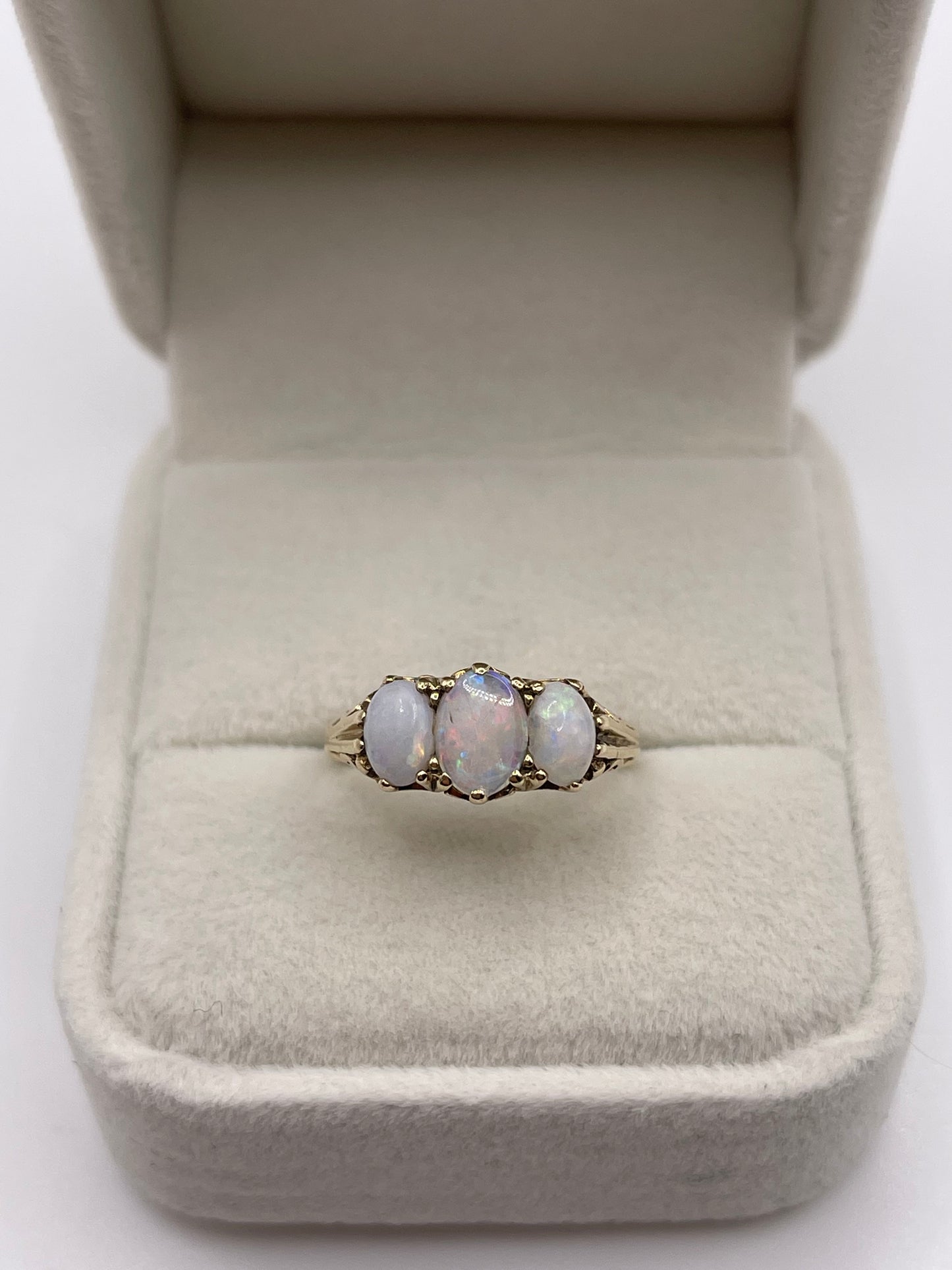 9ct gold opal ring